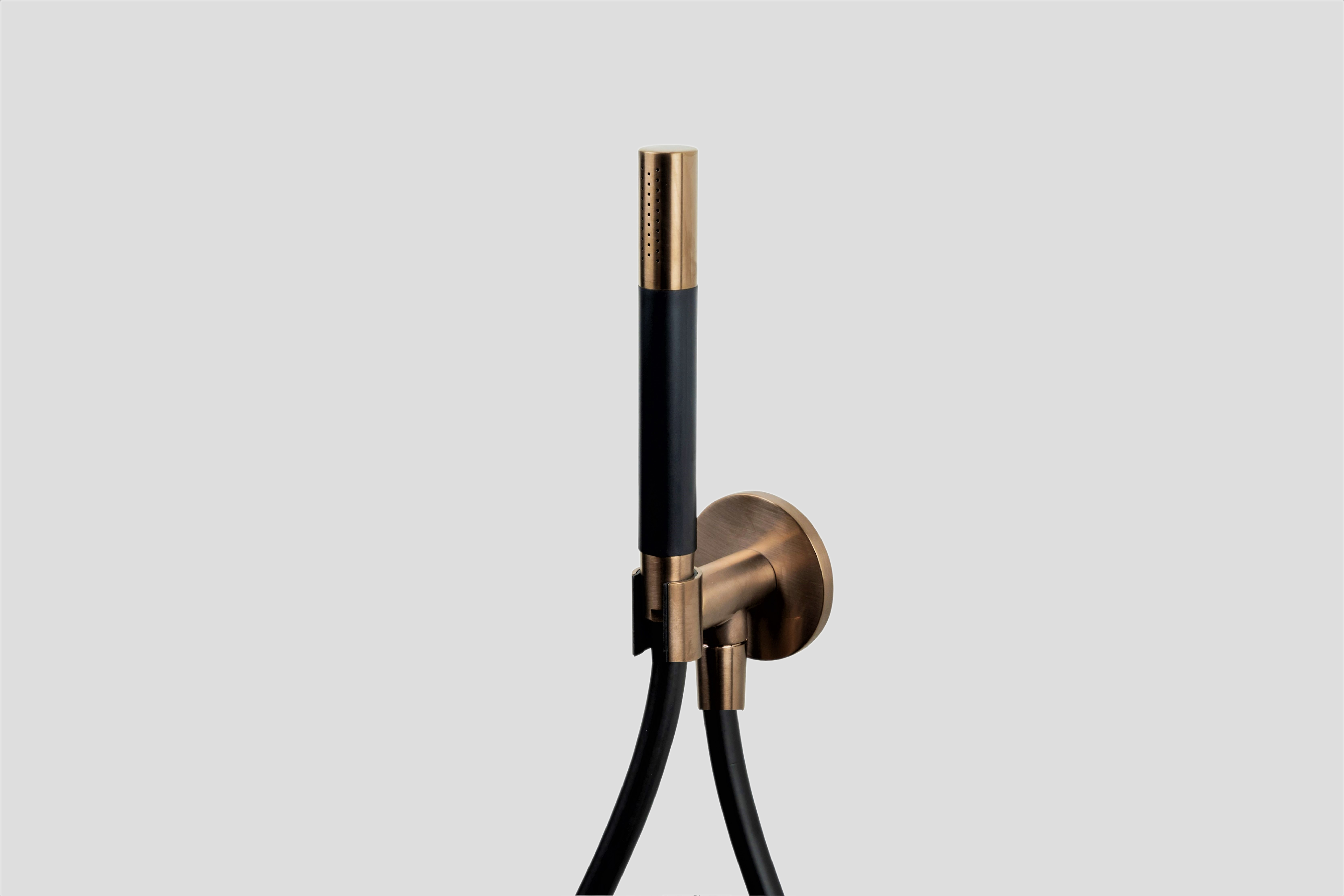 Lagoo Garda handd.houder met wanduitlaat handd. staaf en doucheslang 150 cm G2240BK Brushed Copper PVD